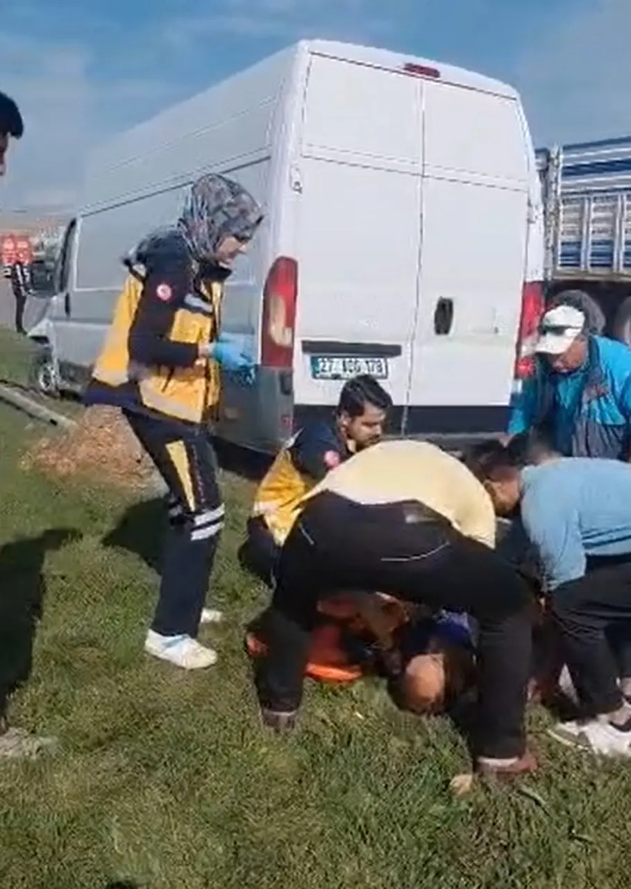 Şehitkamil’de kavşakta çarpışan araçlardaki 2 kişi yaralandı