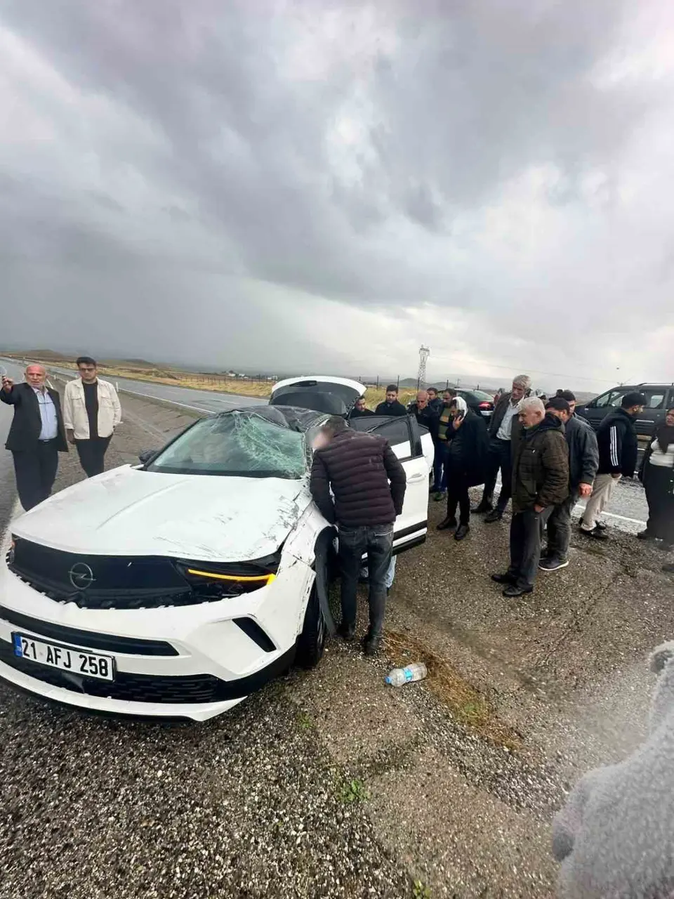 Silvan’da otomobil yoldan çıktı, bir kişi hastaneye kaldırıldı