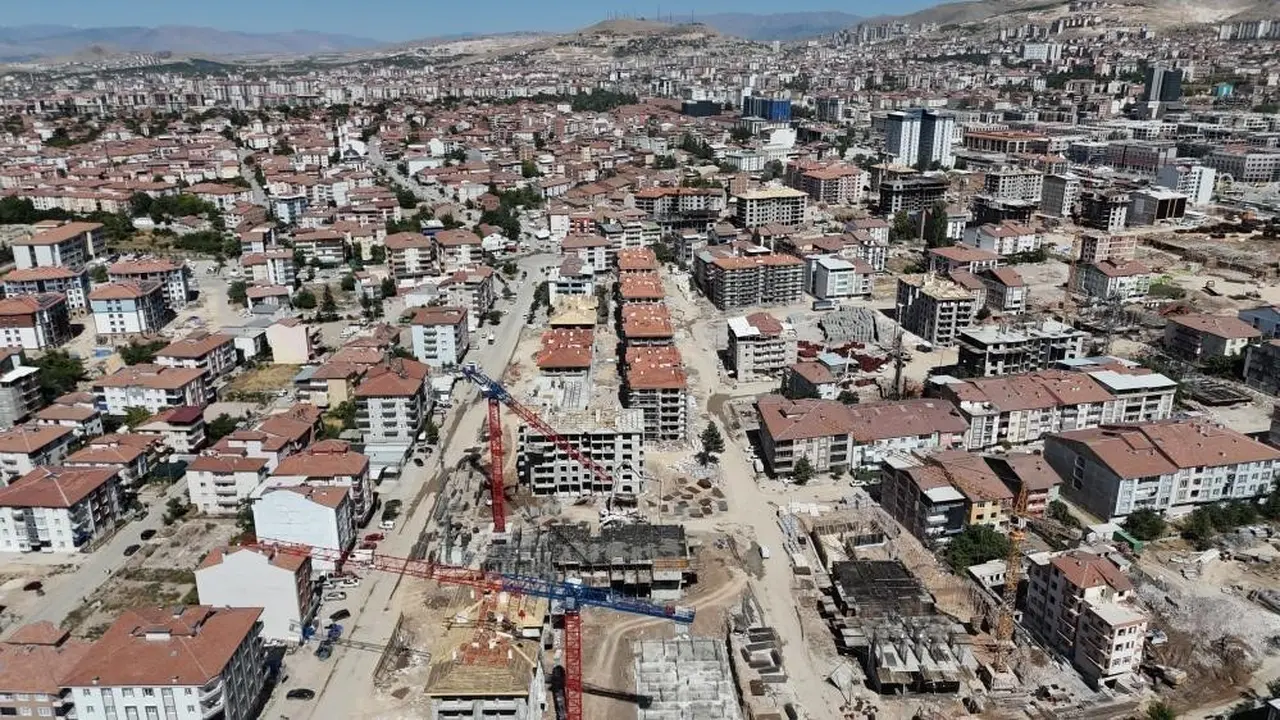 Malatya’daki deprem enkazı çalışmalarında 6 görevliye adli inceleme yolu