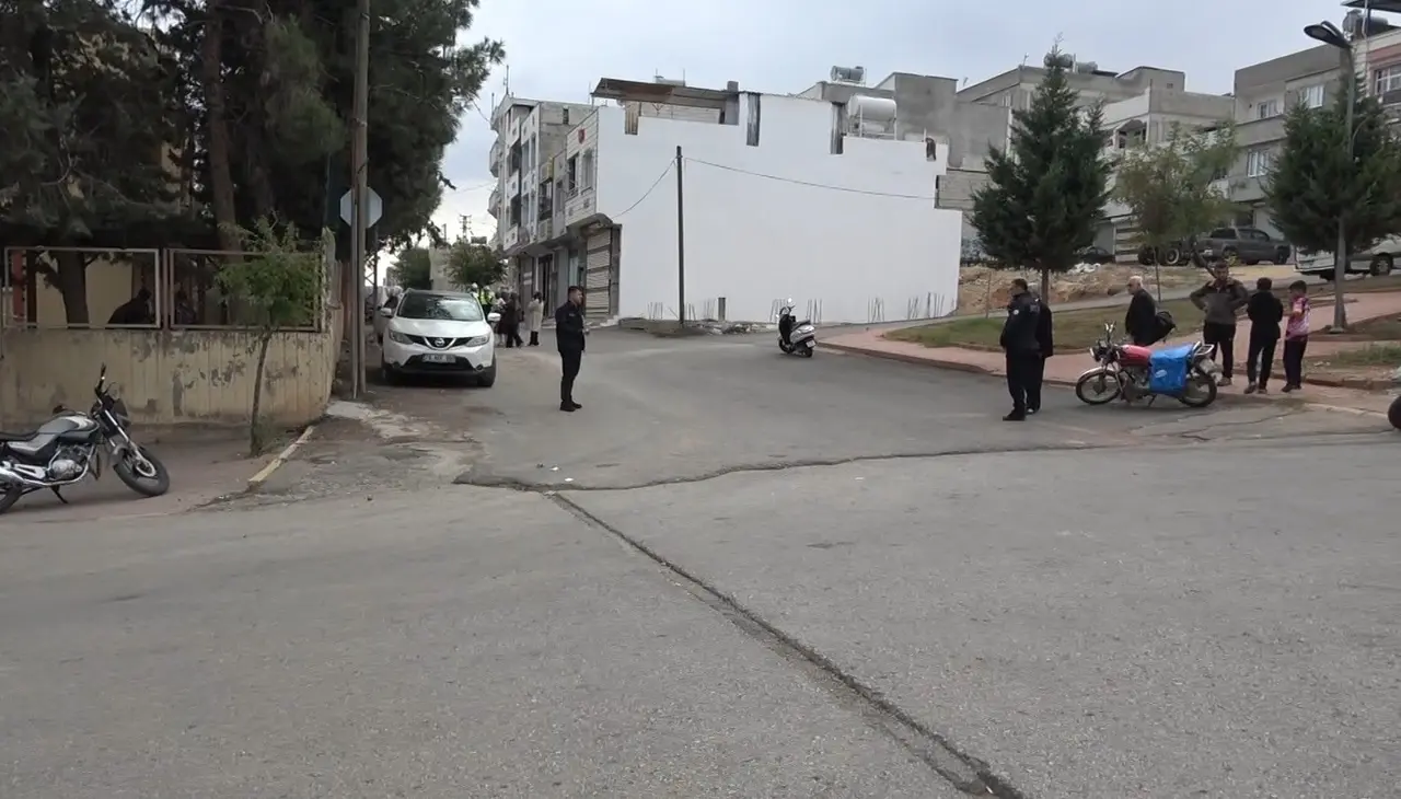 Kilis’te araçların çarpıştığı kazada motosikletteki 2 kişi yaralandı