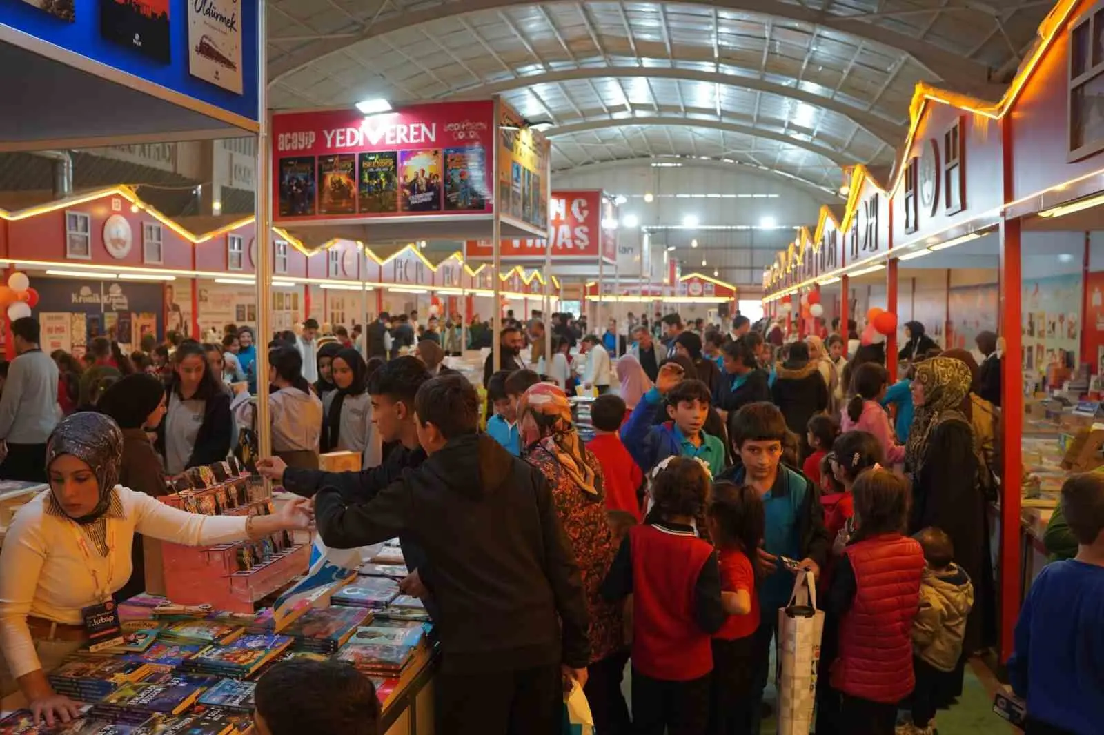 Kâhta’daki kitap buluşmasına 10 günde 70 bin ziyaretçi katıldı