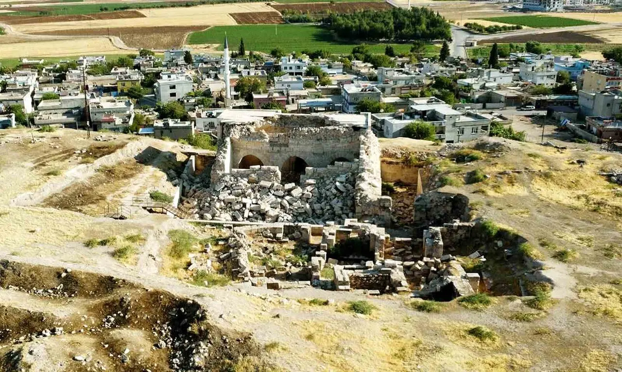 Araban’ın deprem yaralı İç Kale Camisi için restorasyon beklentisi