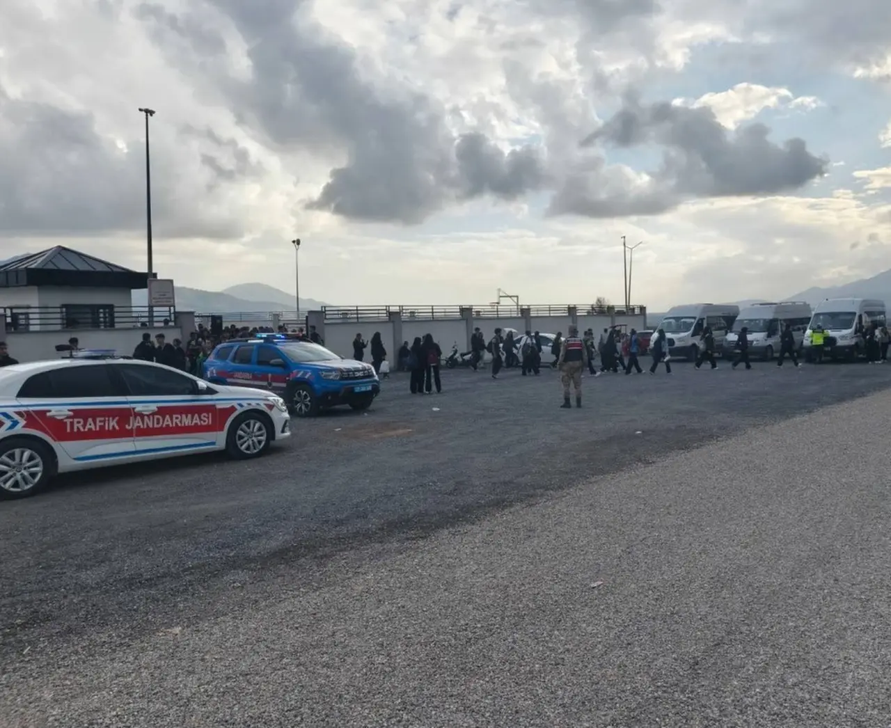 Gaziantep’te okul çevrelerinde denetim: 181 aranan kişi yakalandı