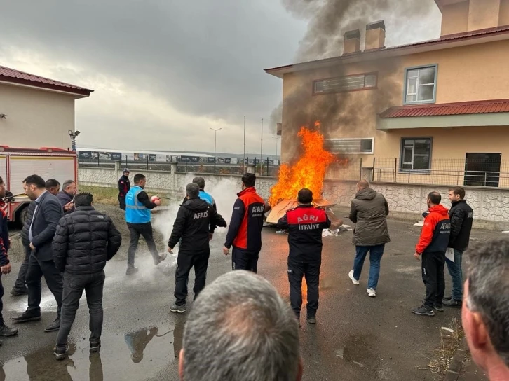 Ağrı’da AFAD liderliğinde deprem tahliye ve yangın tatbikatları başarıyla gerçekleştirildi
