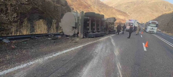 Ağrı’da kaza yapan tanker sürücüsü hayatını kaybetti
