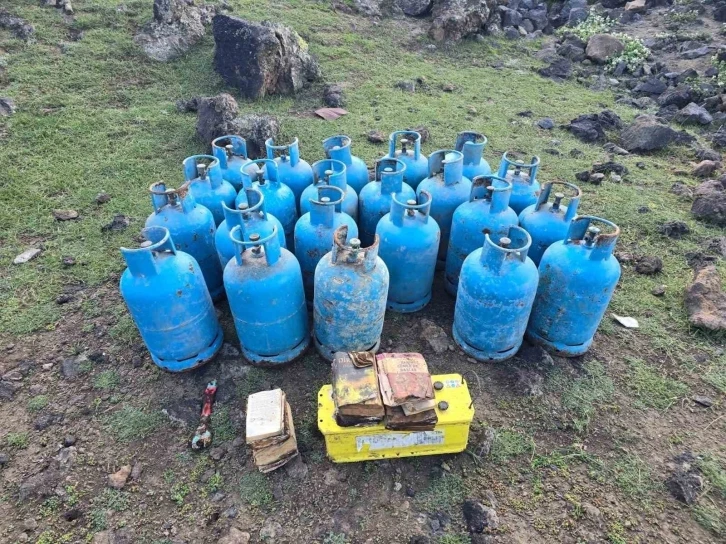 Ağrı’da PKK’ya ait malzemeler ele geçirildi
