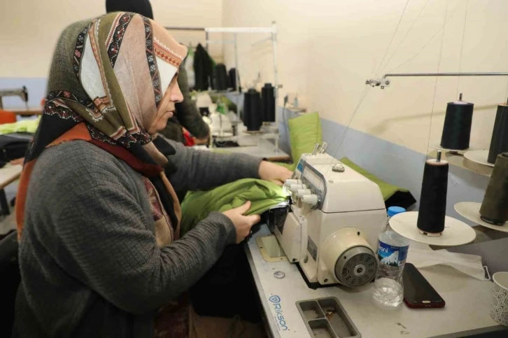 Ağrı’da üretilen uyku tulumları depremzedeleri ısıtacak
