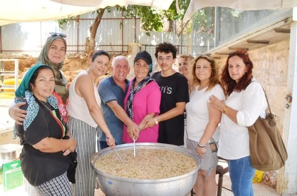 'Ahde Vefa Gönül Dostları'ndan 2 bin kişiye aşure