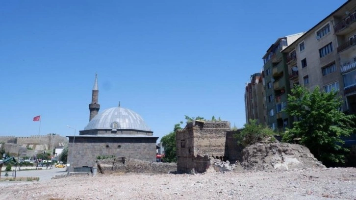 Ahi Toman Baba Türbesi gün yüzüne çıktı