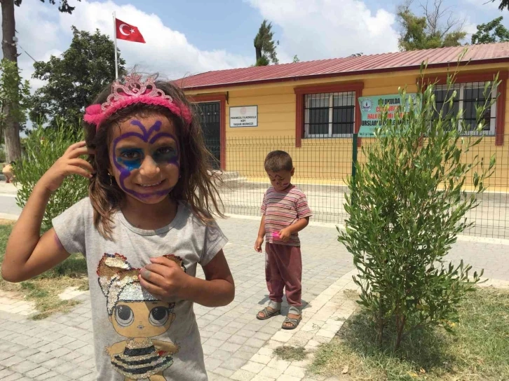 Ahır olarak kullanılan köy okulu yaşam merkezi oldu
