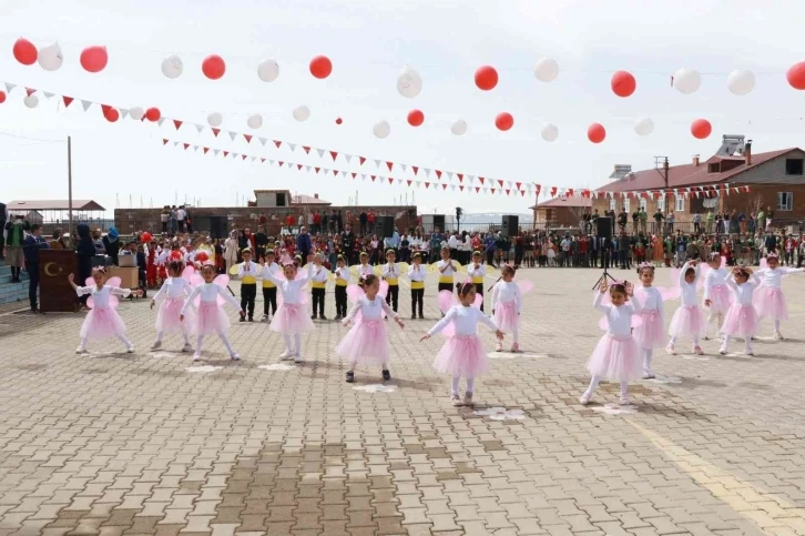 Ahlat’ta 23 Nisan coşkusu
