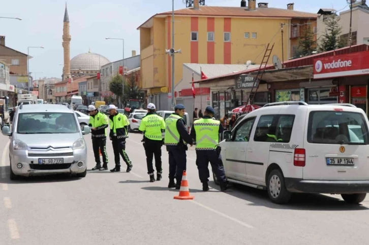 Ahlat’ta “Karayolu Trafik Haftası” etkinlikleri
