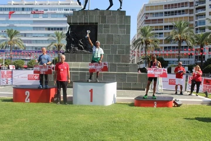 Ahmet Bayram, İzmir Yarı Maratonu’nda şampiyon oldu
