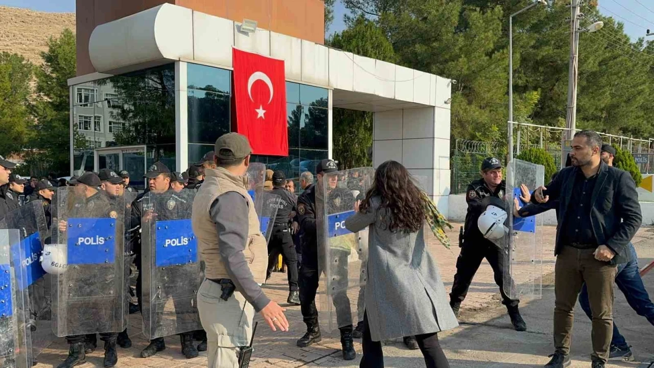 Ahmet Türk: “Halk iradesini tanımayanlara karşı elbette ki tepkimizi ortaya koyuyoruz, ortaya koyacağız”
