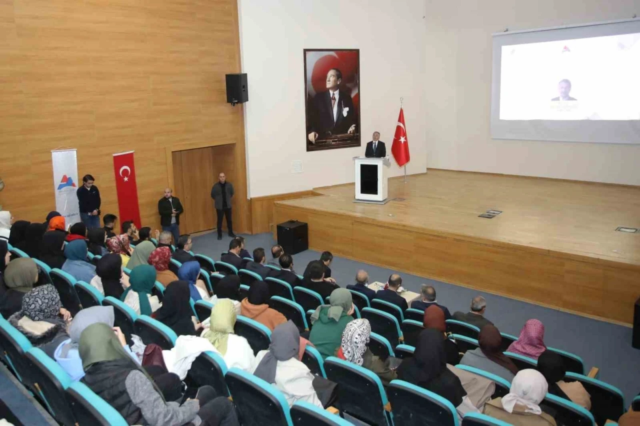 AİÇÜ’de “Din ve Teopolitik” konferansı düzenlendi
