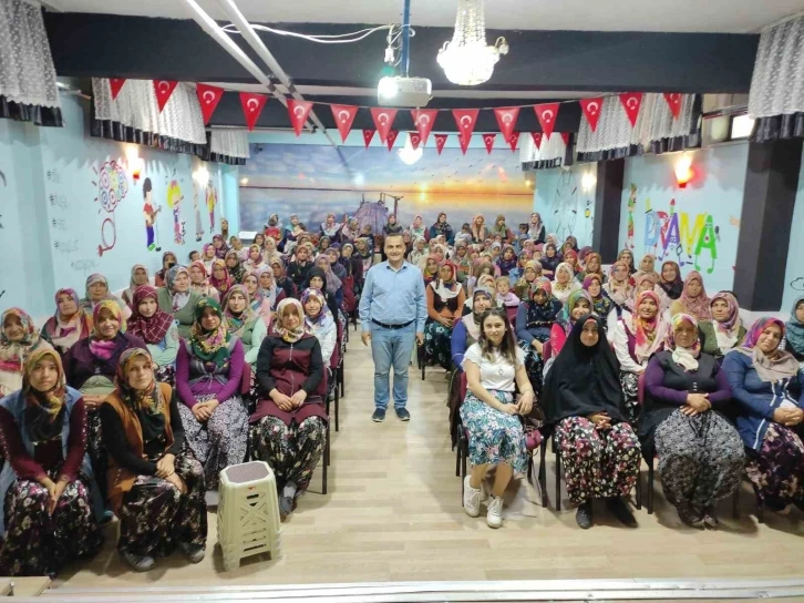 Aile Okulu ve Gençlik Okulu’ seminerleri sürüyor
