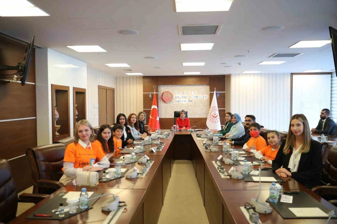 Aile ve Sosyal Hizmetler Bakanı Göktaş, tedavi sonrası kanseri yenen çocuklarla bir araya geldi
