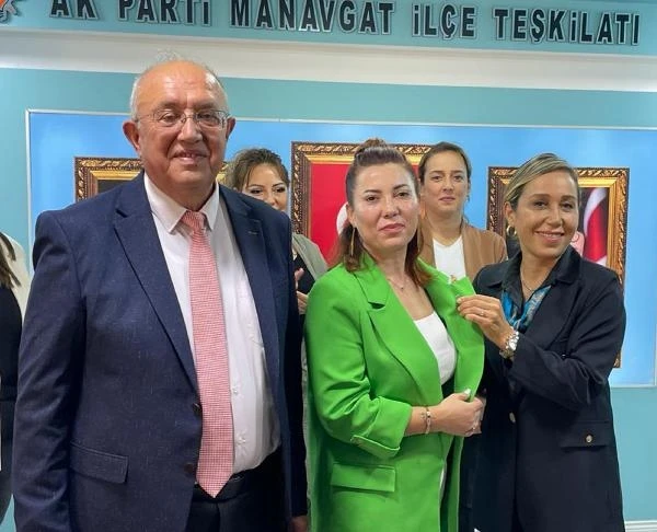 Ak Parti'de katılım ve aday tanıtım toplantısı