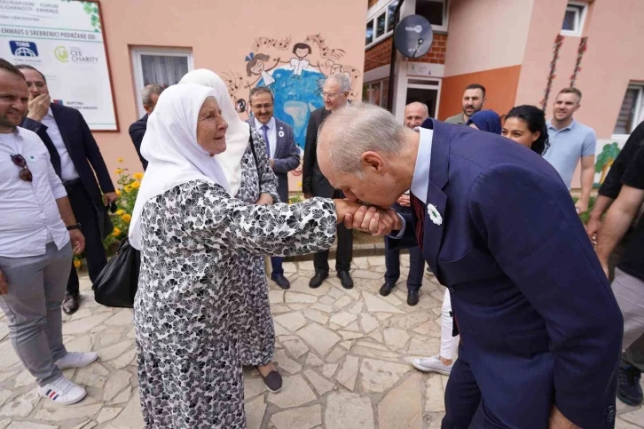 AK Parti Genel Başkan Vekili Kurtulmuş, Srebrenitsa annelerini ziyaret etti
