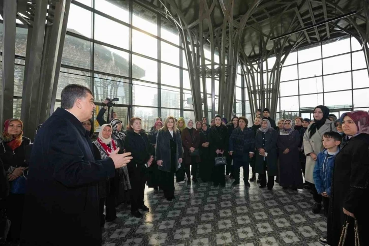 AK Parti Kadın ve Gençlik Teşkilatı, Şehitkamil hizmetlerini gezdi
