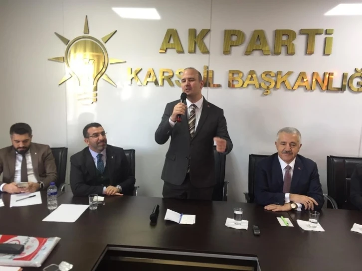 AK Parti’li İleri: "Terörle aralarına mesafe koymakta problem yaşıyorlar"
