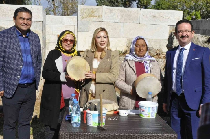 AK Parti Muğla Milletvekili Gökcan: "Delbek çalgısını yaşatmak istiyoruz"
