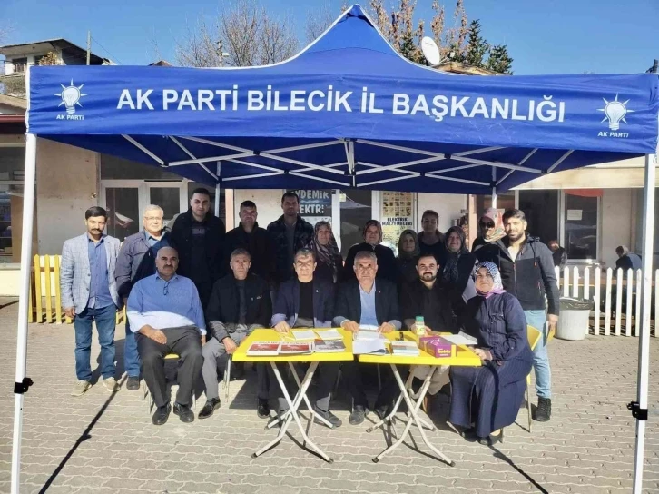 AK Parti standında halkın talepleri dinlendi
