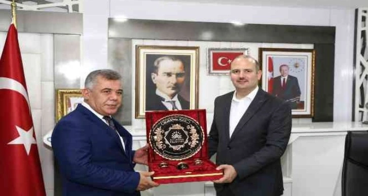 AK Partili İleri, Adıyaman’da belediyenin çalışmalarını inceledi