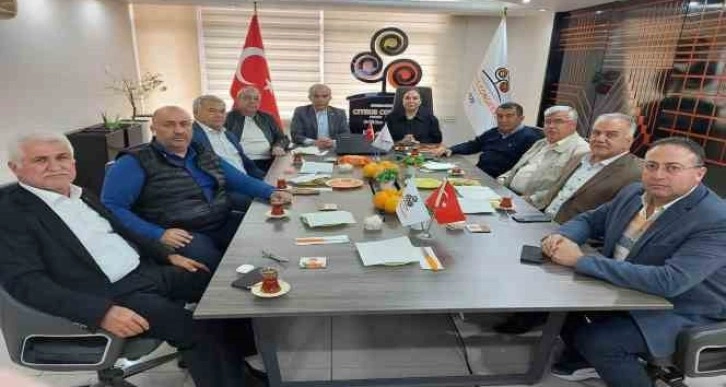 AK Parti’li Yılmaz, limon üreticileri ve sektör temsilcileri ile bir araya geldi