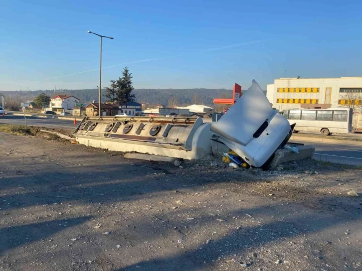 Akaryakıt tankeri sulama kanalında yan yattı
