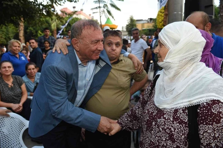 Akay: "Ben hepinizin belediye başkanıyım"
