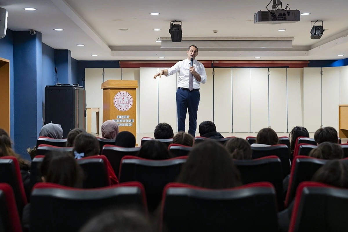 Akçaabat Belediye Başkanı Ekim gençlerle buluştu
