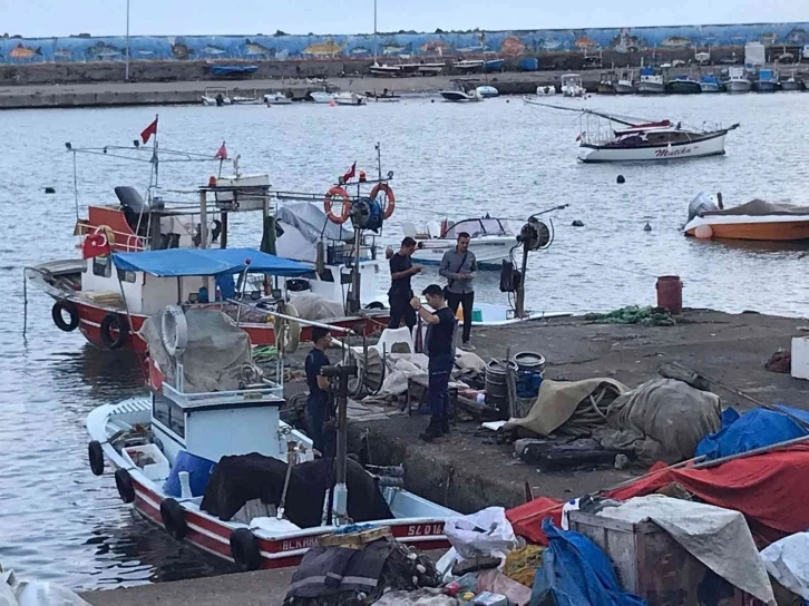 Akçakoca’da denize sızan yağ araştırılıyor
