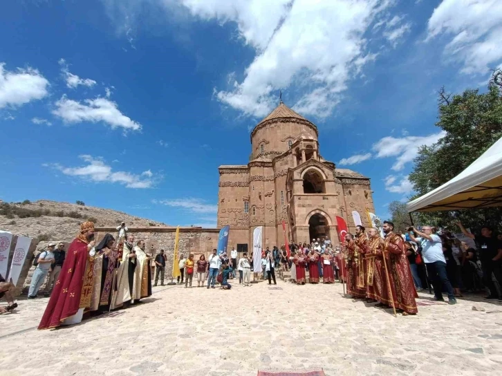 Akdamar Adası’ndaki 11. Ermeni ayini sona erdi
