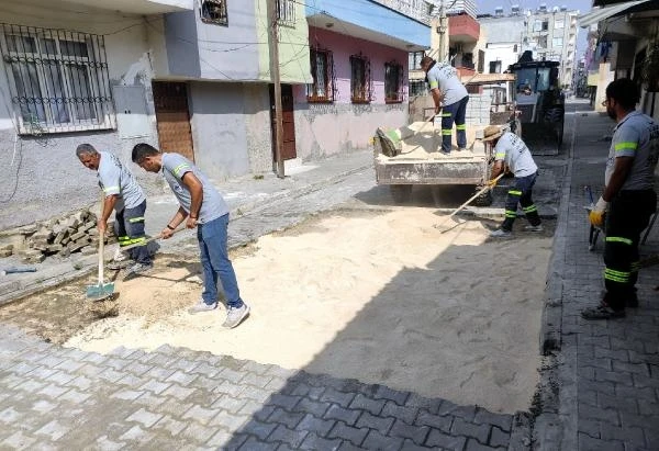 Akdeniz'de yol açma kaldırım yenileme çalışmaları hız kazandı