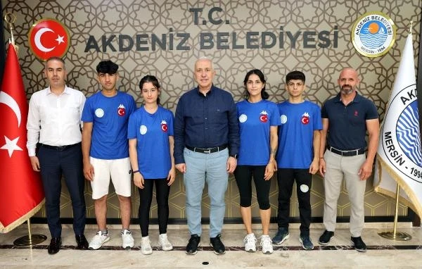 Akdeniz’in şampiyon kick boksçularından başkan Gültak’a ziyaret