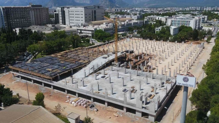 Akdeniz Üniversitesi katlı otoparkının yüzde 60’ı tamamlandı
