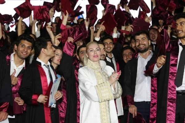 Akdeniz Üniversitesi'nde mezuniyet heyecanı