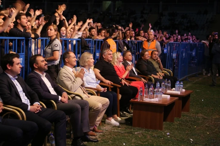 Akdeniz Üniversitesi’nde Sena Şener konseri
