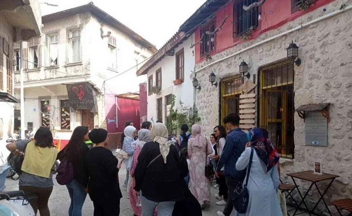 Akdenizli kadınlar, Hatay’da tarihi yerleri gezdi
