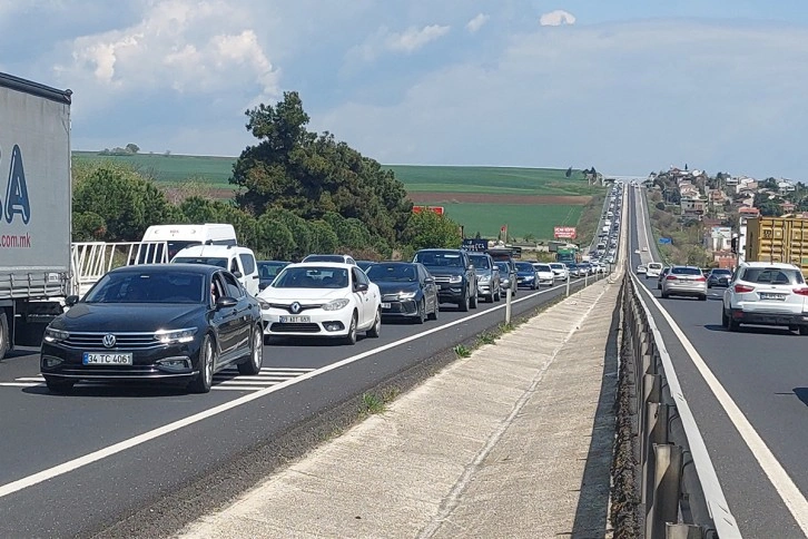 Akın akın geliyorlar: Trakya yollarında tatil yoğunluğu