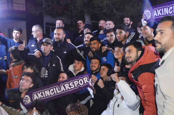 Akıncılarspor’a coşkulu karşılama
