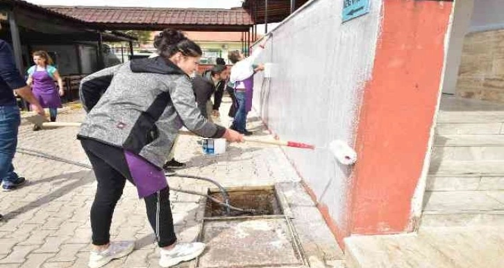 AKMEK’le duvarlara kadın dokunuşu