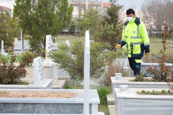 Aksaray Belediyesi mezarlıklarda bayram hazırlığı başlattı
