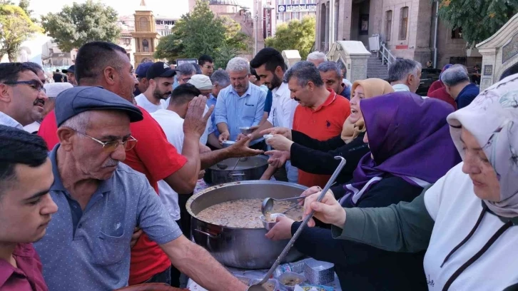 Aksaray’da AK Parti’den vatandaşlara aşure ikramı
