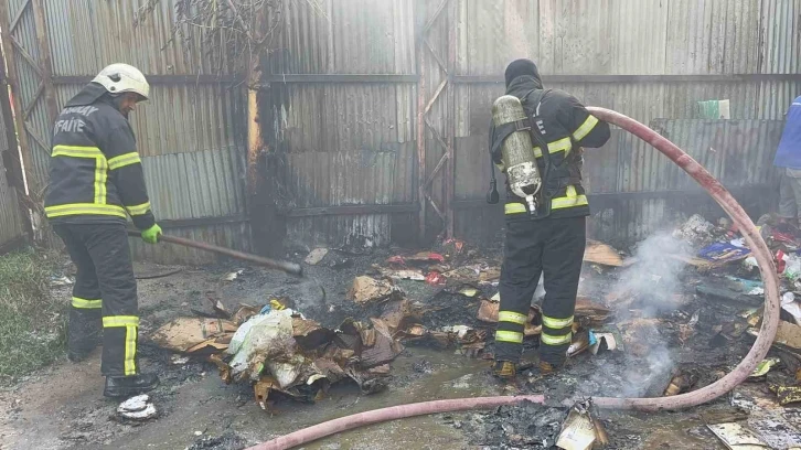 Aksaray’da atık kağıt deposunda korkutan yangın
