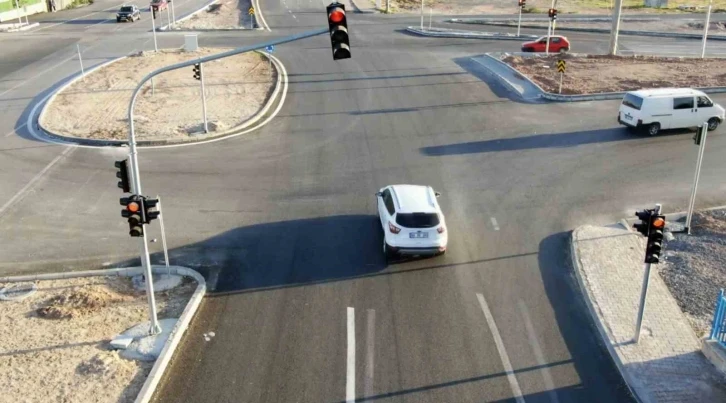 Aksaray’da kırmızı ışıkta geçen sürücüler dron ile böyle görüntülendi
