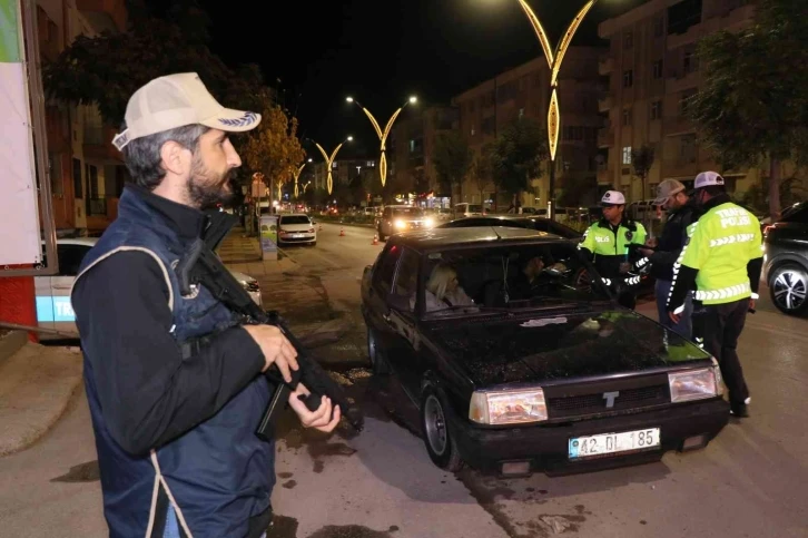 Aksaray’da polis uzun namlulu silahlarla ‘şok’ uygulama yaptı
