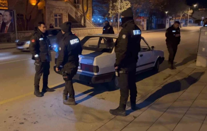 Aksaray’da polisten şok denetim: Araçlar didik didik arandı
