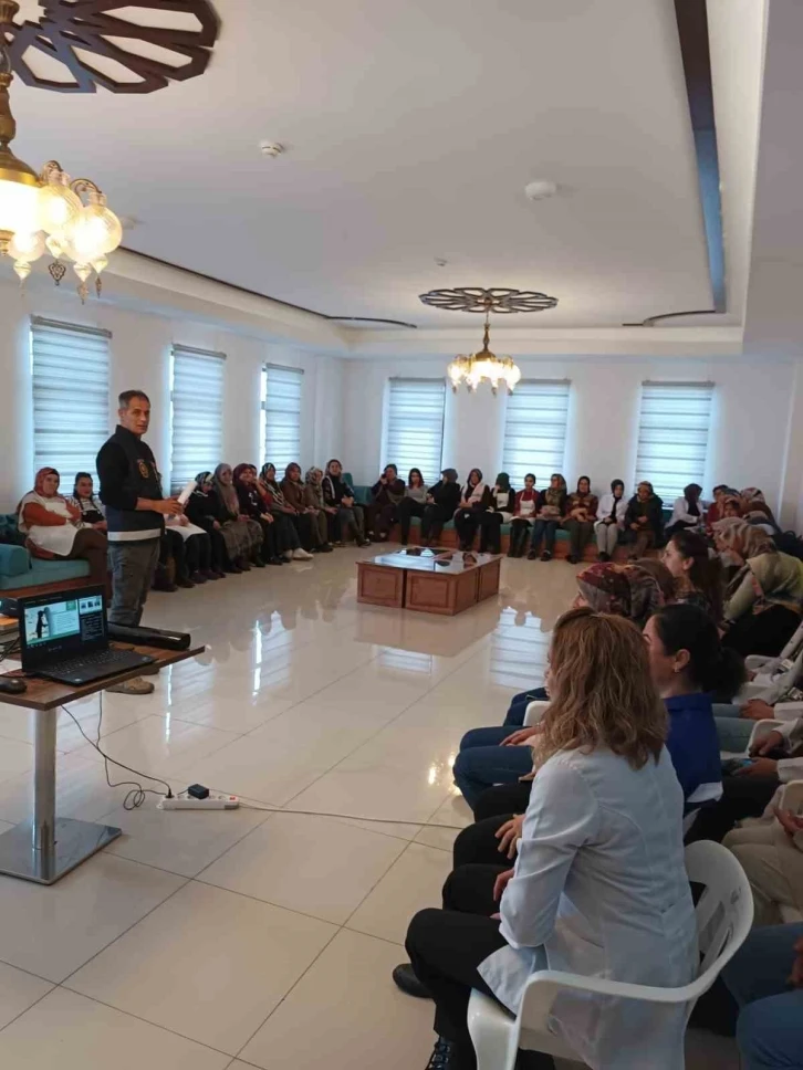 Akşehir’de "En İyi Narkotik Polisi Anne" semineri
